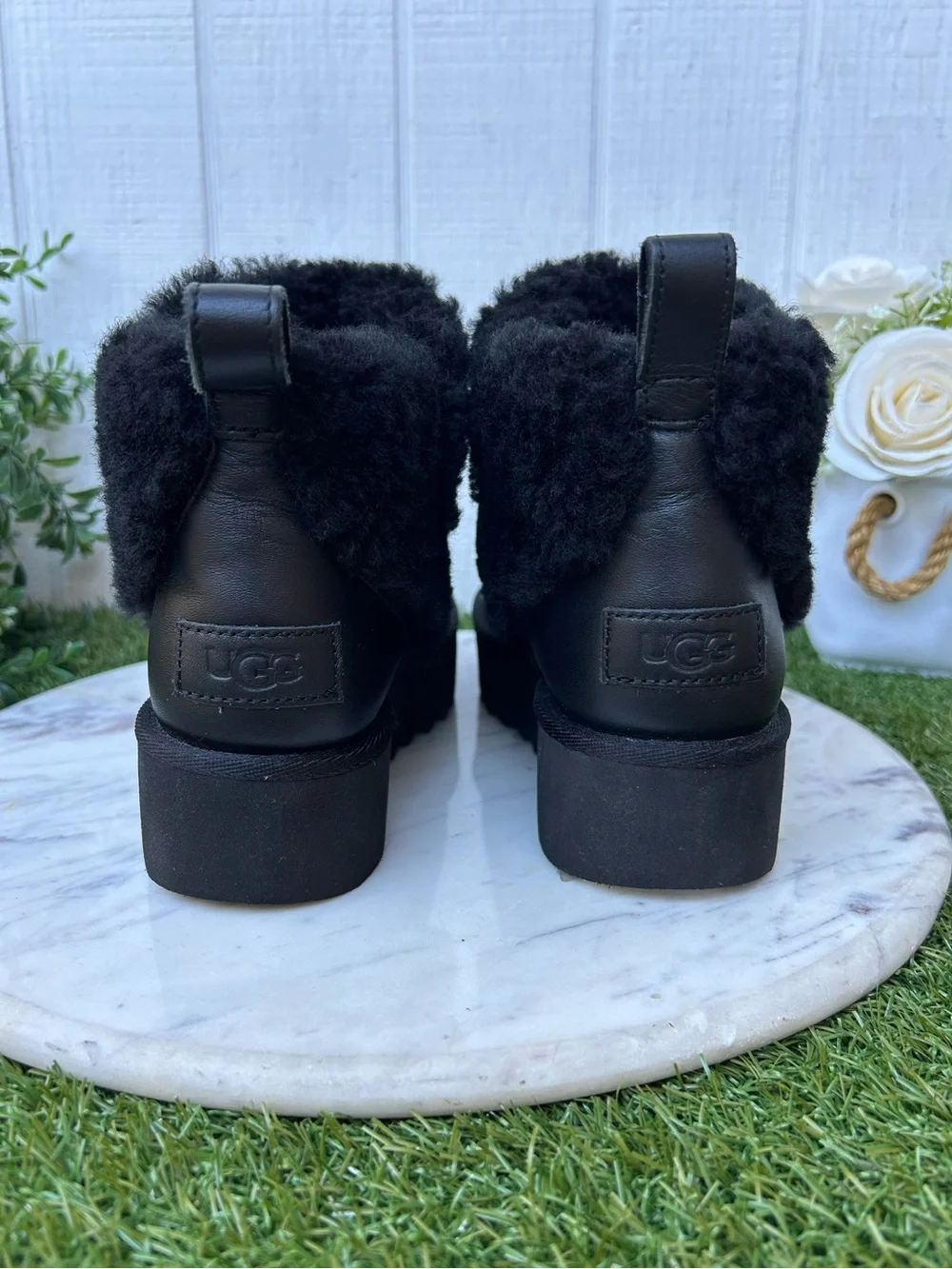 UGG Women's Black Ultra Mini Alina Bootie size 5 NEW /no box